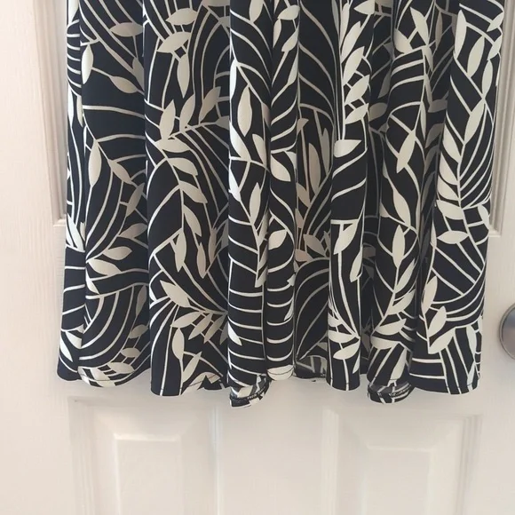 B. Calm Dress Stretchy Midi V Neck Cap Sleeve Size 6 - Picture 5 of 5